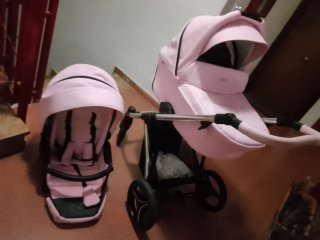 Carro de bebé rosa y negro poco uso iculle bolso