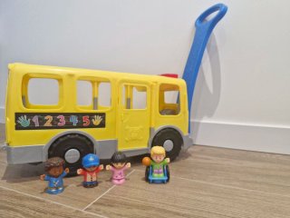 Autobús escolar Fisher-Price + 4 muñecos