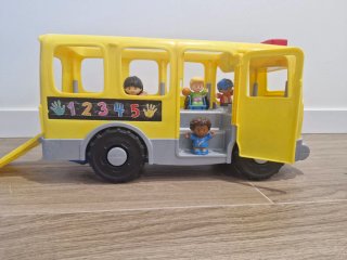 Autobús escolar Fisher-Price + 4 muñecos