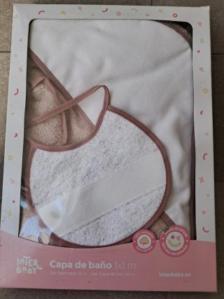 Capa de baño y babero para bebé