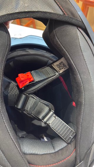 Casco de moto negro mate