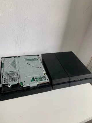 2 PS4 Fat per parti