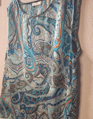 Blusa sin mangas con estampado paisley