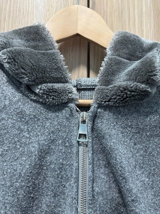 Giubbotto oversize con cappuccio e pelliccia