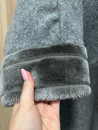 Giubbotto oversize con cappuccio e pelliccia