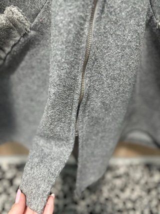 Giubbotto oversize con cappuccio e pelliccia