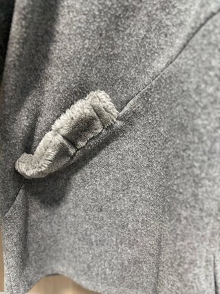 Giubbotto oversize con cappuccio e pelliccia