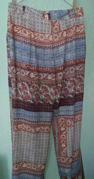 Pantalón estampado talla L