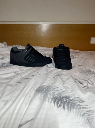 Zapatillas Globe Negras Nuevas