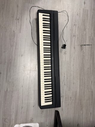 Piano Yamaha P45 con soporte