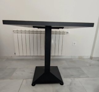 MESA NEGRA 70x70x75 CM PERFECTO ESTADO NO SE ENVÍA