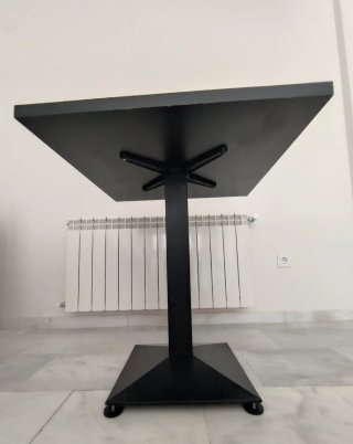 MESA NEGRA 70x70x75 CM PERFECTO ESTADO NO SE ENVÍA
