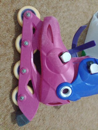 Patines en línea rosas y morados para niños