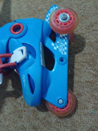 Patines en línea rosas y morados para niños