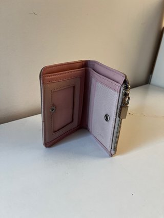 Cartera rosa Carpisa con lazo