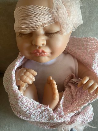Muñeca bebé con música y luz