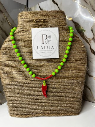 Collana peperoncino rosso e perle verdi
