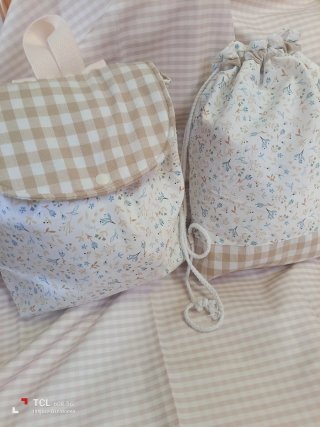 Lote 2 mochilas infantiles. Cada conjunto son 30€