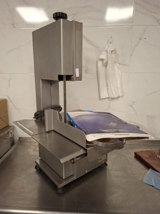 Mobiliario y Utensilios de Carnicería y frutería