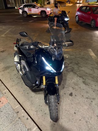 Honda X-ADV Negra