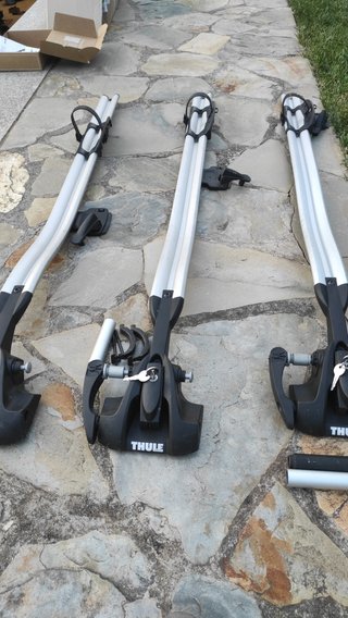 Dos portabicicletas Thule Outride 561