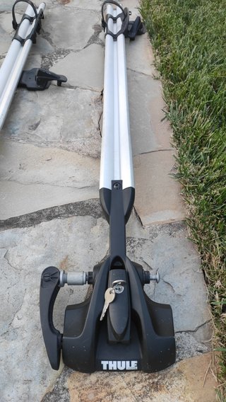 Dos portabicicletas Thule Outride 561