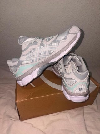 Zapatillas ASICS grises y verde azulado