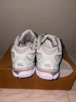 Zapatillas ASICS grises y verde azulado