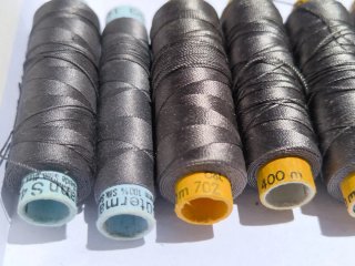 Lote 12 hilo torzal seda Gutermann 400/1400m 702