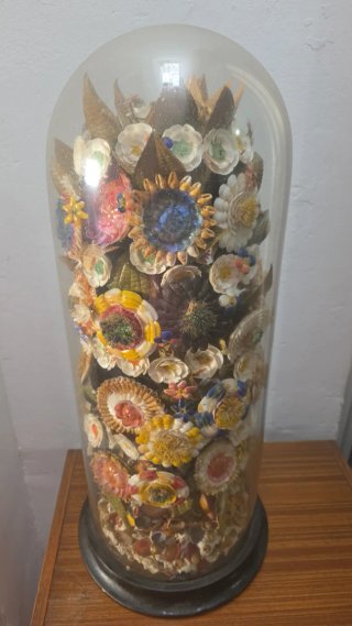 Urna floral de conchas