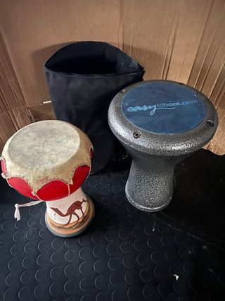 Tantanes de barro y metal