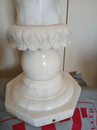 Columna pedestal alabastro tallado antigua