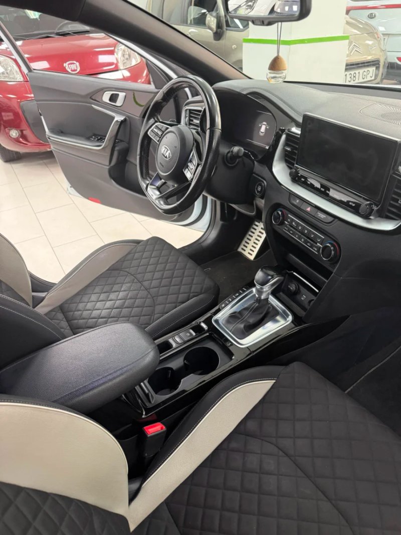 Kia cee'd Tourer CRDI 1.6 GT Line DCT 2020, foto 9