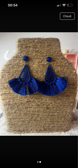 Orecchini blu con nappe