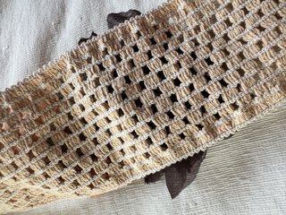 Cinturón elástico beige con flores