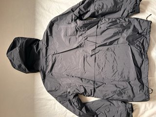 Chaqueta Clepto Negra con Capucha