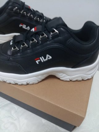 Zapatillas Fila Talla 39 Negras y Blancas