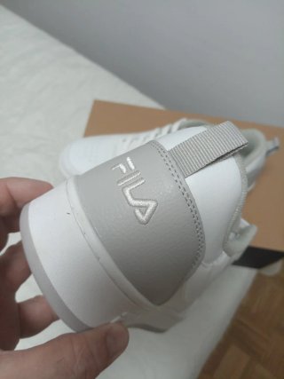Zapatillas Fila Talla 42 Blancas y Grises