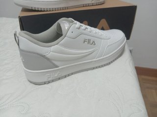 Zapatillas Fila Talla 42 Blancas y Grises