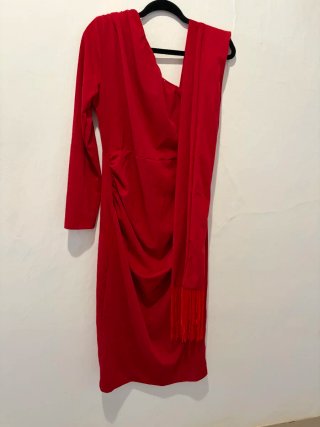 Vestido fiesta rojo con fular integrado
