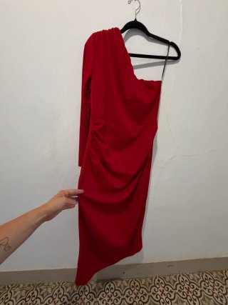 Vestido fiesta rojo con fular integrado