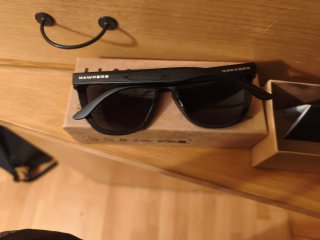 Gafas de sol negras hawkers. Sin estrenar