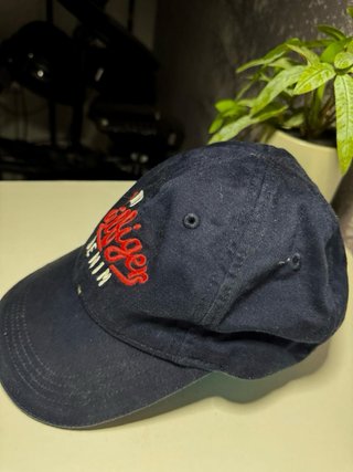 Gorra Boss  y Gorra Tommy Hillfiger