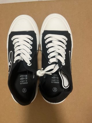 Zapatillas Negras con Dibujo Blanco