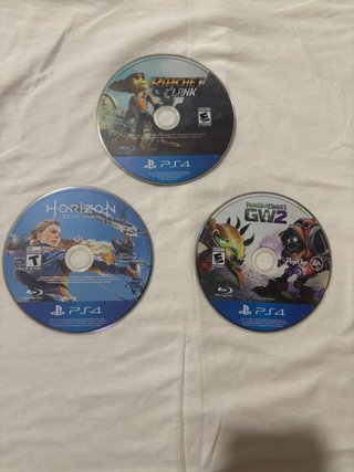 Lote 3 giochi PS4: Ratchet & Clank, Horizon, PvZ