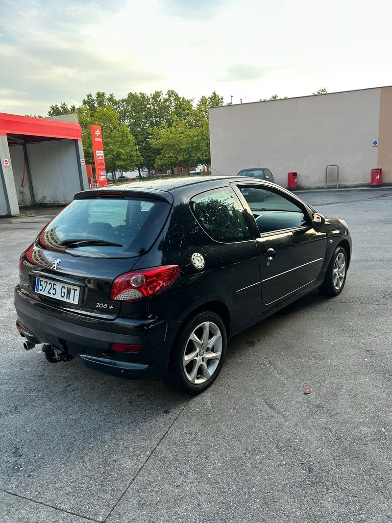 Peugeot 206 2010 - foto 1
