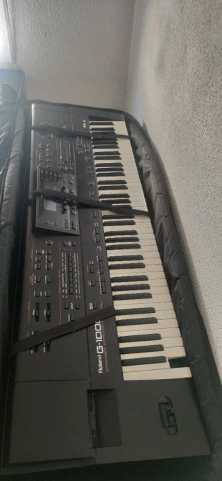 Roland G-1000 workstation.leer vien