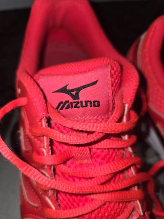 Zapatillas Mizuno Fucsia fuerte y Blancas