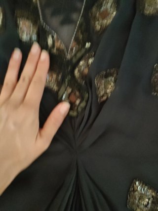 Blusa elegante con abalorios hechos a mano