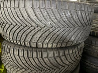 Ruedas Bridgestone 235/60 R18 107Y